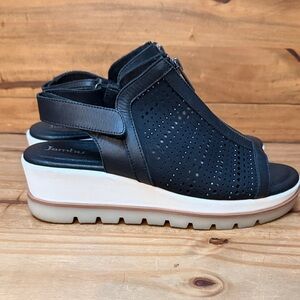 Jambu Black and White Wedge Sandals